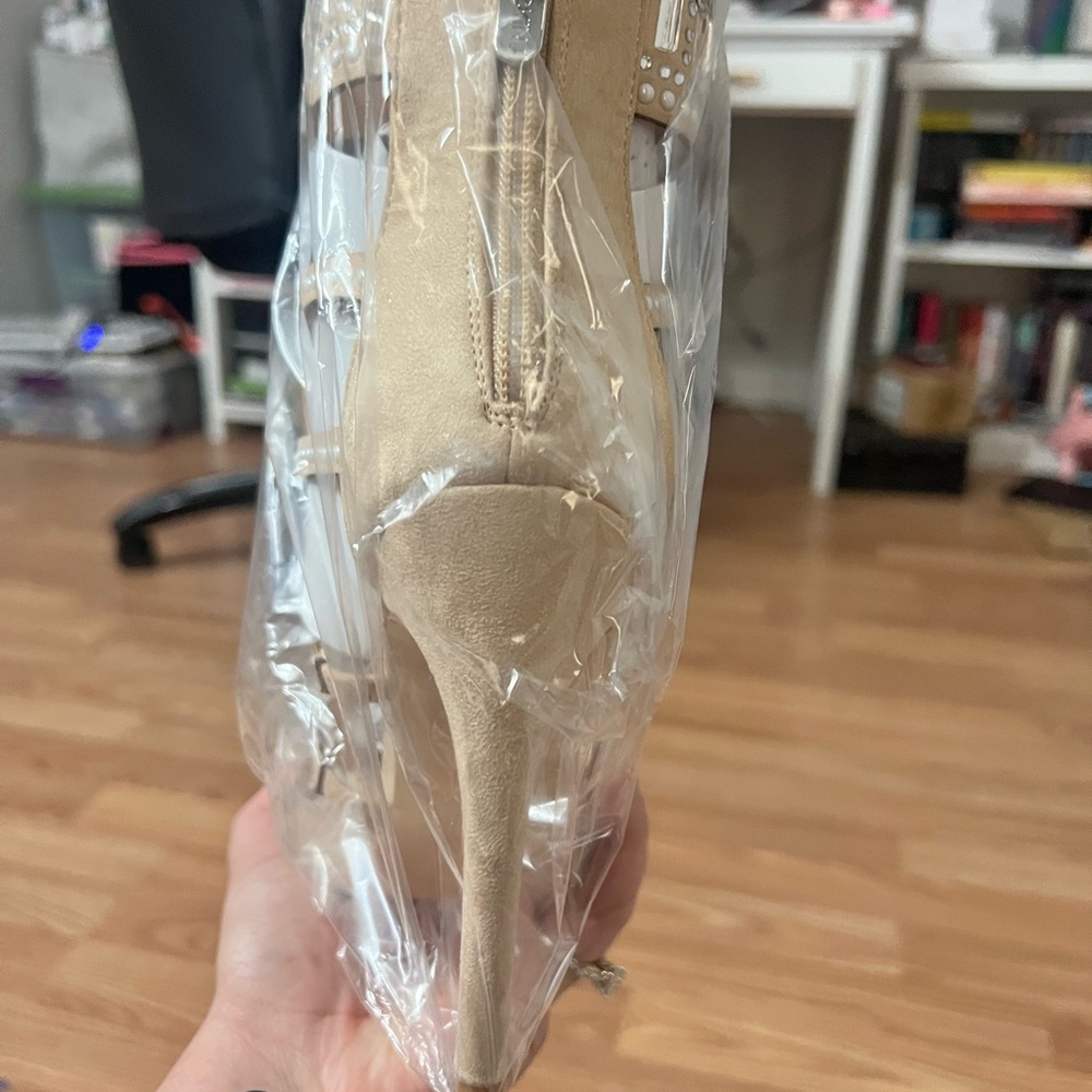 🔥Last One🔥Nude Jewel Heels - Picture 8 of 8